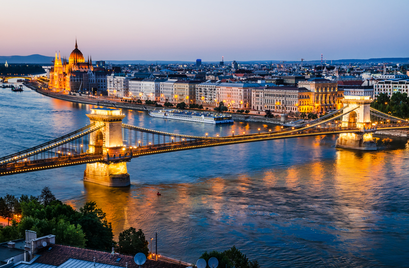 Budapest s Sz chenyi Chain Bridge reopens World Highways